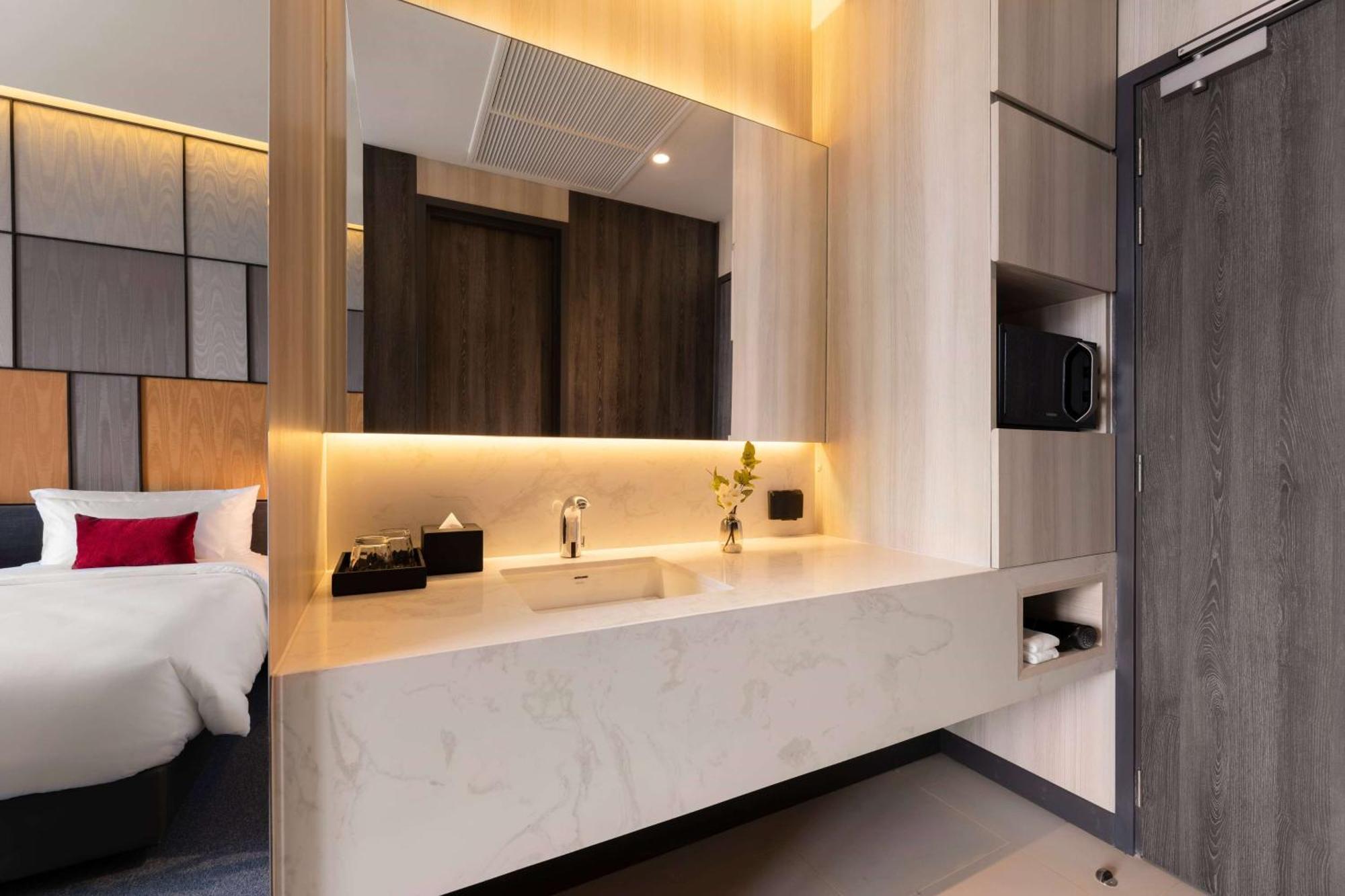 होटल Ramada Plaza By Wyndham Sukhumvit 48 4*